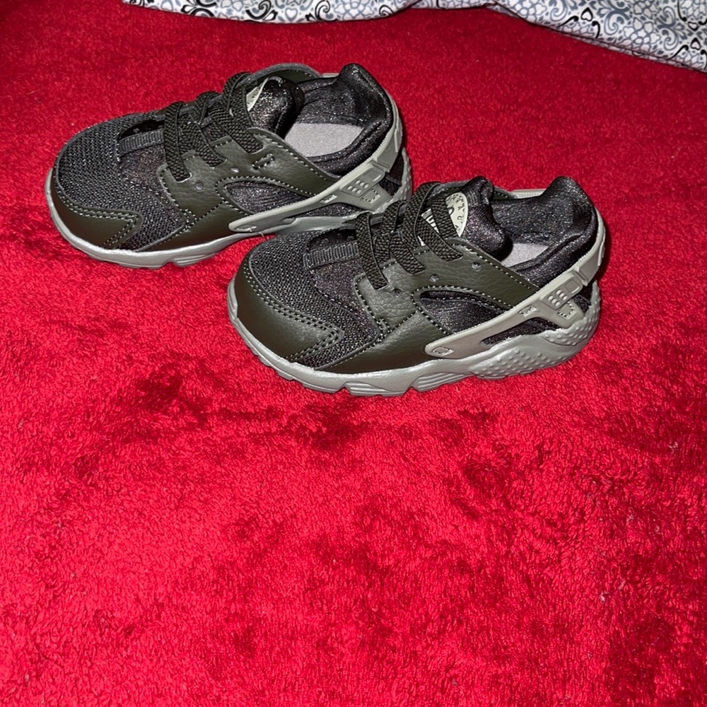 Nike brand, 6c and army color green
